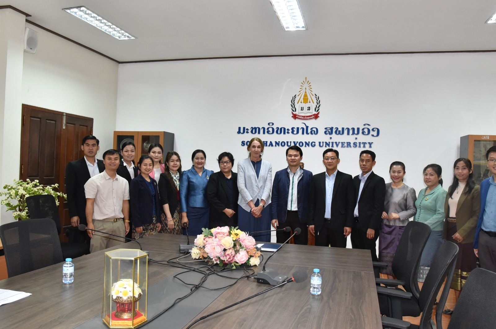 ມະຫາ​ວິທະຍາໄລ​ສຸພານຸວົງ​ ໄດ້ຕ້ອນ​ຮັບອາສາສະມັກຈາກປະເທດອົດສະຕາລີ ໄປເປັນຄູສອນພາສາອັງກິດ ປະຈຳຢູ່ຄະນະເສດຖະສາດ ແລະການທ່ອງທ່ຽວ
